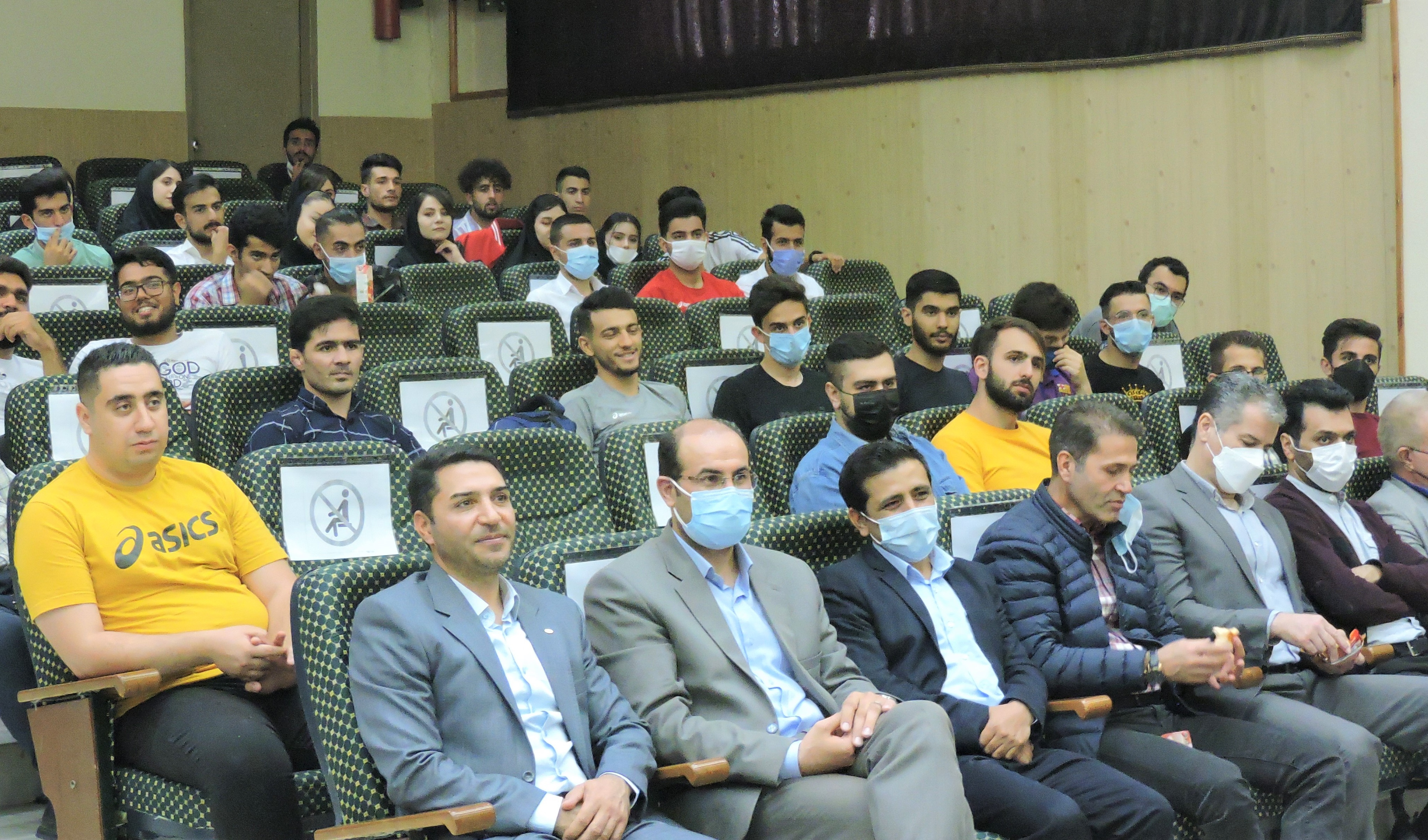 نشست صمیمی اعضای هیات علمی دانشکده علوم ورزشی با دانشجویان و جشن معارفه دانشجویان جدیدالورود