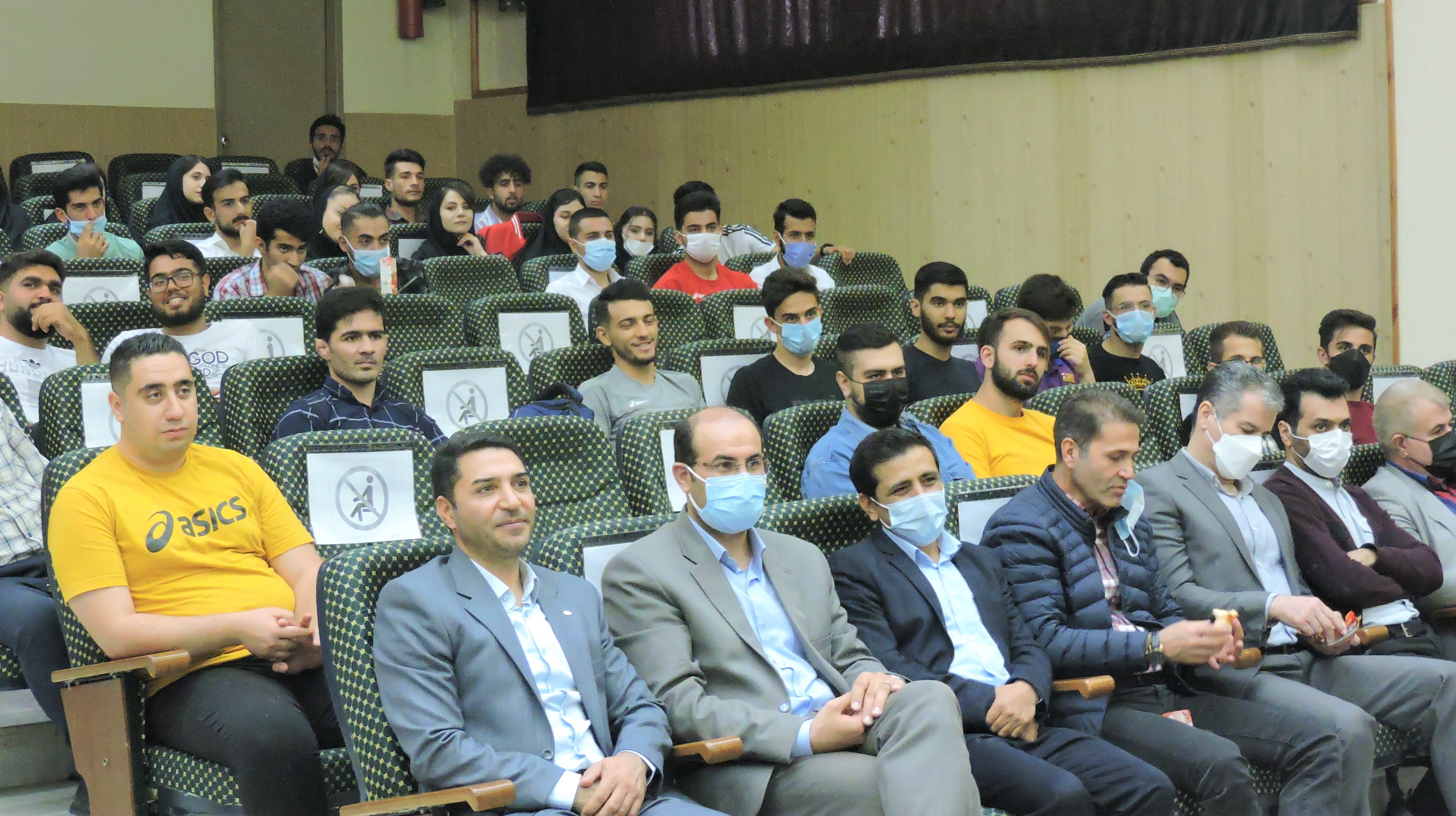 نشست صمیمی اعضای هیات علمی دانشکده علوم ورزشی با دانشجویان و جشن معارفه دانشجویان جدیدالورود